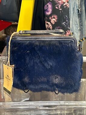 Patricia Nash Navy Faux Fur Wristlet Clutch with Top Zip 9”x 7.5” NWT